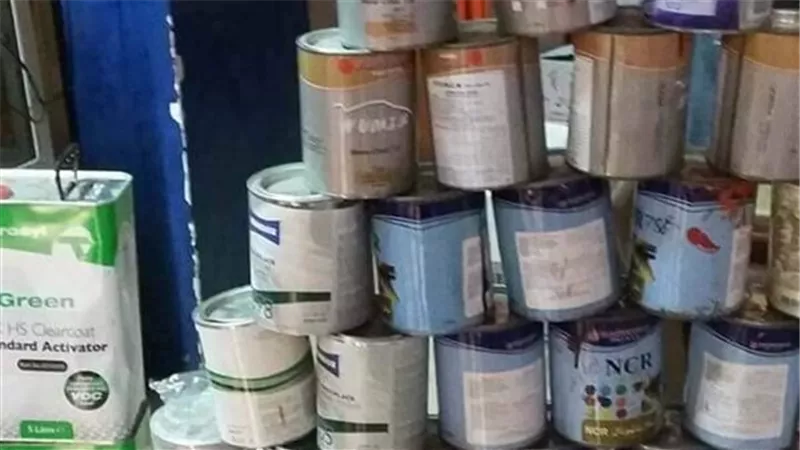 غلق وتشميع منشأة تعيد تعبئة السيلر (سريع الاشتعال ) لبيعه مجدداً وبحوزته ١١٠ لتر منتهي الصلاحية بالطالبية