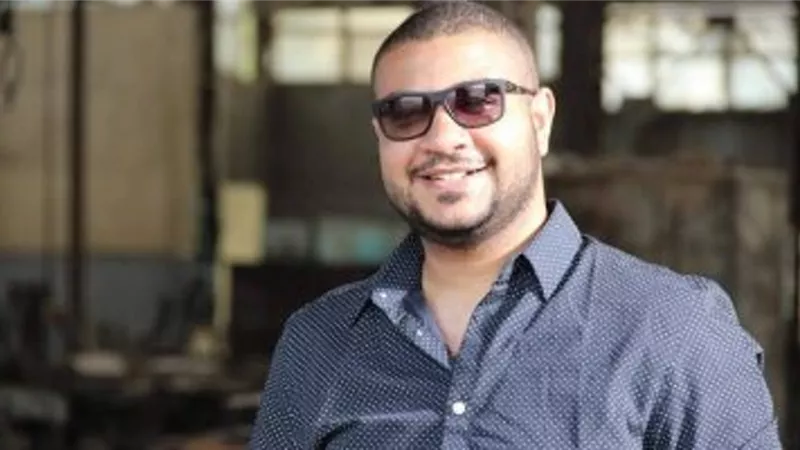 نقل المؤلف محمد سيد بشير الى المستشفى بعد اصابته بتسمم