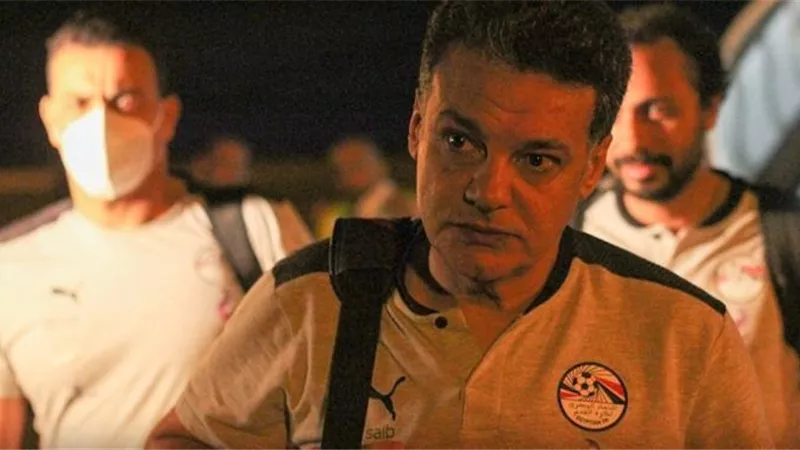 نجم المنتخب السابق: ضد إقالة إيهاب جلال .. ولديه فرصة لتصحيح الأوضاع