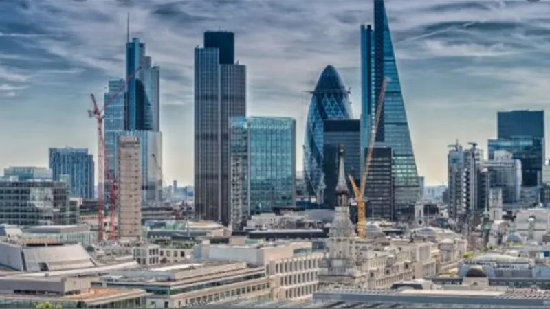 انكماش غير متوقع للاقتصاد البريطاني 0.3% في أبريل مؤججا مخاوف التباطؤ