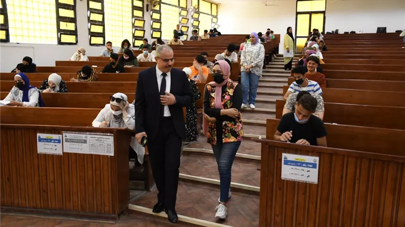 منع المحمول والساعات الذكية بإمتحانات جامعة القناة