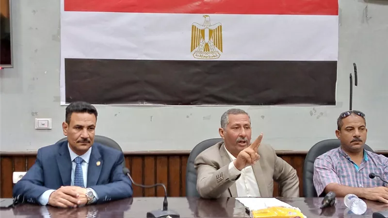 رئيس مدينة قوص يلتقي عمد ومشايخ القرى