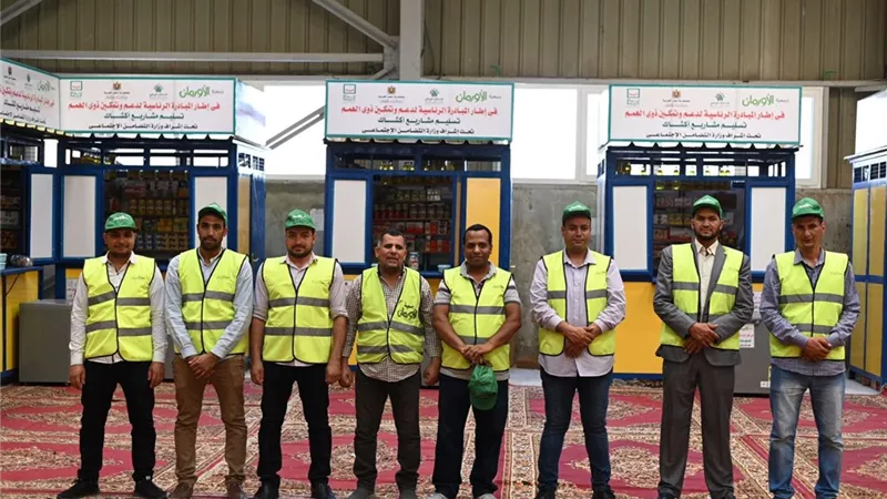 أكشاك مجهزة بالبضائع من الأورمان لذوى الهمم بالمنيا..صور