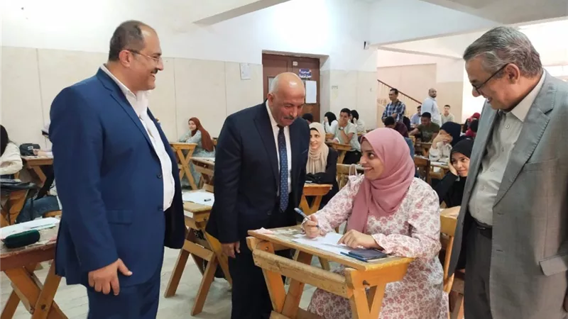 نائب رئيس جامعة الزقازيق يتفقد سير الامتحانات بكليات الجامعة