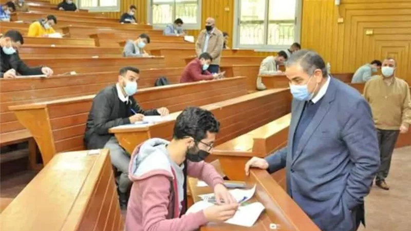 رئيس جامعة كفر الشيخ يتفقد لجان امتحانات الفصل الدراسي الثاني في كلية الزراعة