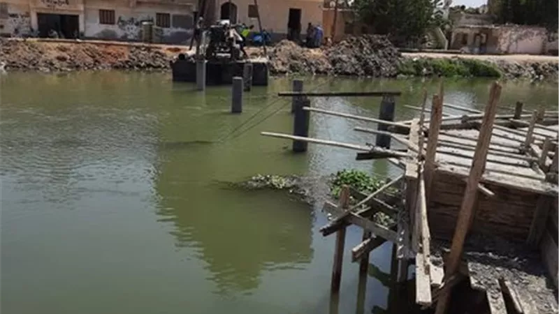 كباري مشاة بدلًا من الصالات العائمة على ترعة السويس في الإسماعيلية..صور