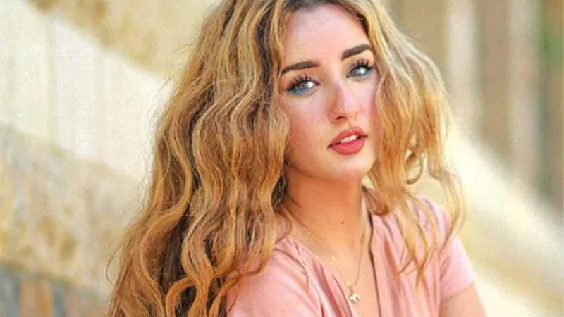 هنا الزاهد عن البوستر المزيف لفيلم 