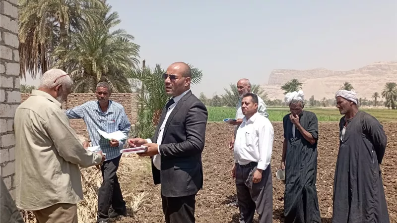 لجنة من هيئة المساحة لتحديد نقاط الحيز العمراني الجديد بأبومناع غرب بدشنا