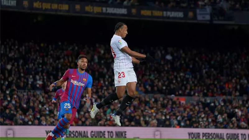 تشافى يصر على التعاقد مع مدافع منتخب فرنسا