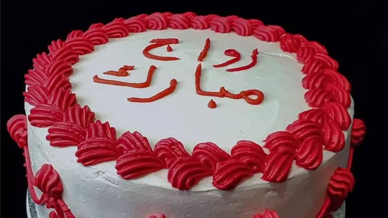 طريقة سهلة لتزيين تورتة للمناسبات بالبيت
