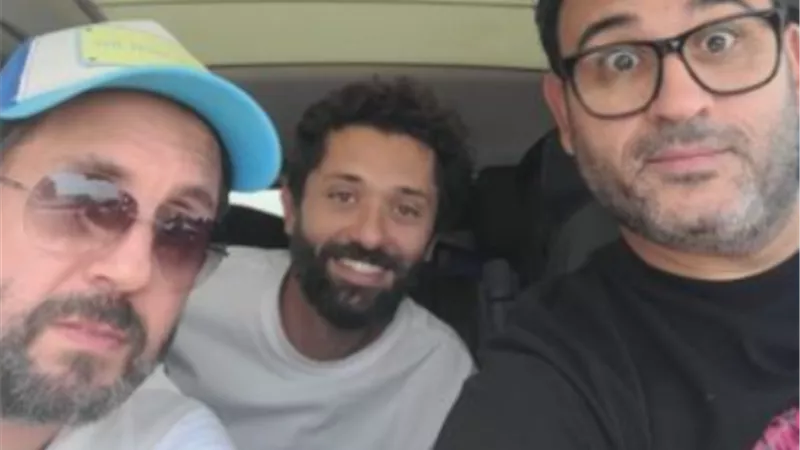 أكرم حسني يحتفل بعيد ميلاد كريم محمود عبد العزيز عبر