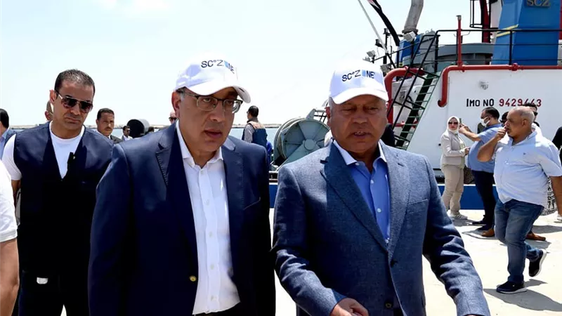 رئيس الوزراء يتفقد أعمال تطوير الأرصفة الغربية والمعامل المركزية بميناء شرق بورسعيد