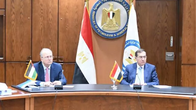 الملا يعقد اجتماعا مع مستشار الرئيس الفلسطينى للشئون الاقتصادية لبحث التعاون فى البترول