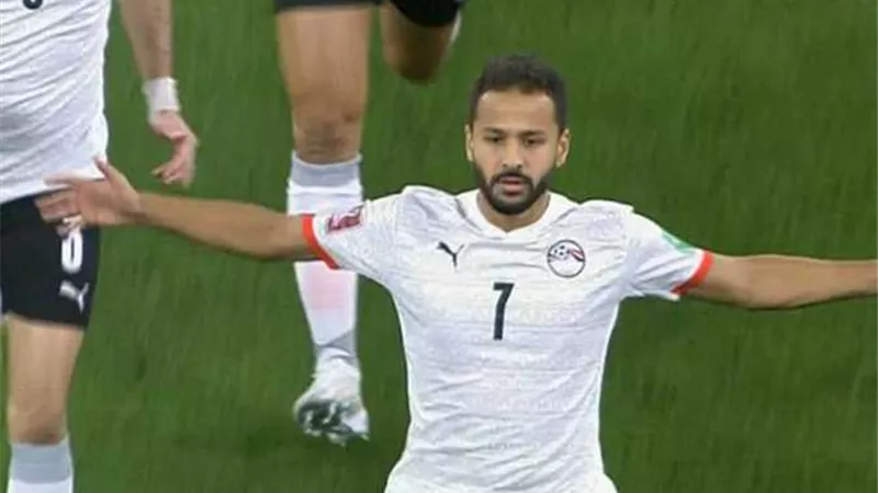 شاهد.. أحمد رفعت يغادر مباراة مصر وكوريا بسبب الإصابة