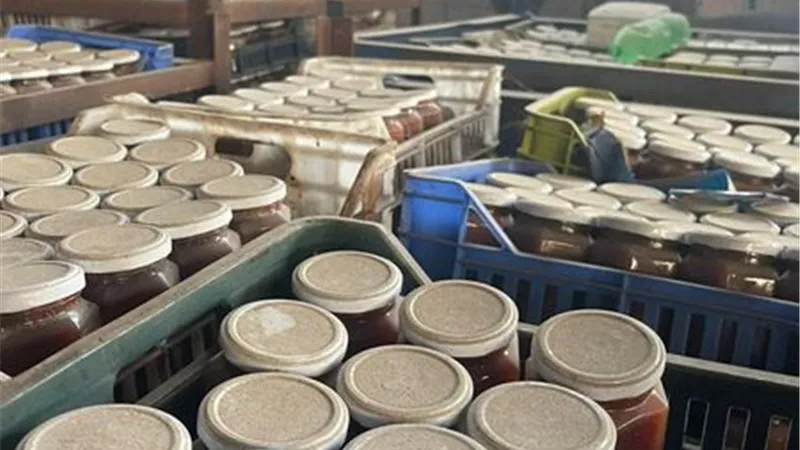 ضبط 40 طن عصائر ومنتجات ألبان مخالفة لشروط التخرين بالإسماعيلية..صور