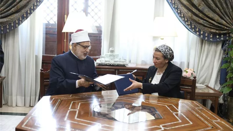 الأزهر والبيئة يوقعان بروتوكول تعاون لتحويل أبنية الأزهر إلى مباني صديقة للبيئة