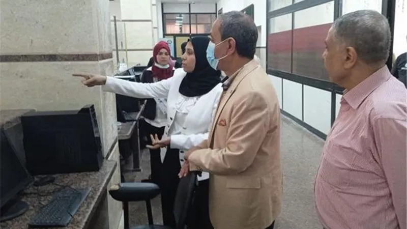 محافظ الإسماعيلية يتفقد الخدمات الجماهيرية بالمركز التكنولوجي في الديوان العام..صور