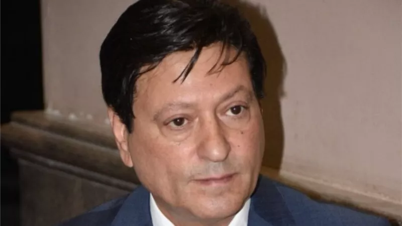 محمد الحلو فى المستشفى بعد تعرضه لوعكه صحية شديدة