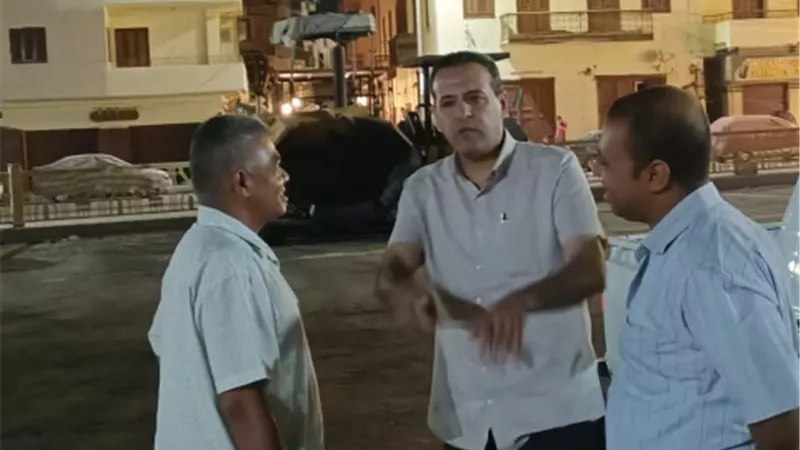 رئيس مدينة الأقصر يتفقد أعمال تطوير الساحة الأمامية لدخول معبد الأقصر