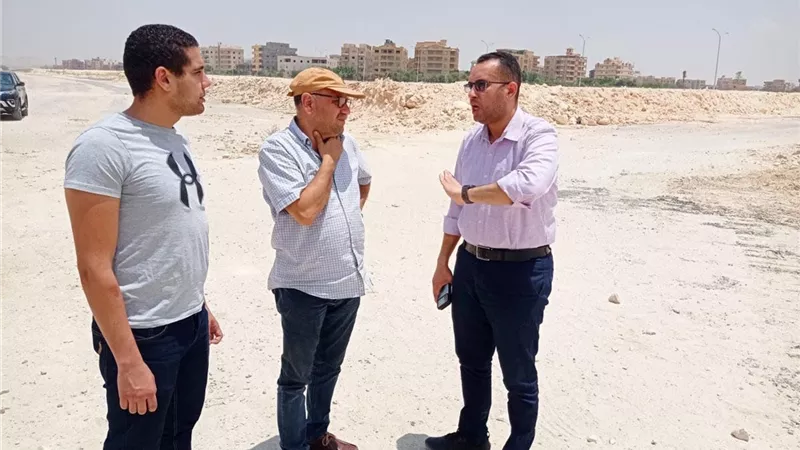 رئيس جهاز مدينة 15 مايو يتابع اللمسات النهائية لتطوير منطقة الـ 250 فدان الاستثمارية