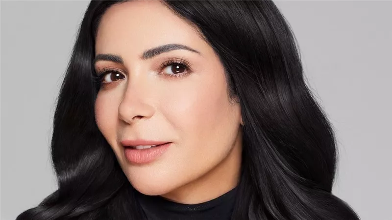 منى زكي تتفاعل مع تقليد ميرهان حسين لها عبر إنستجرام
