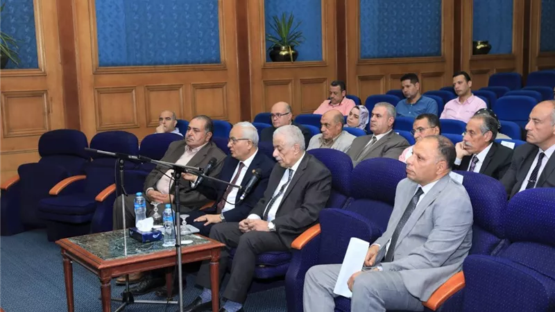شوقي اجتمع بمديري المديريات لاستعراض التعليمات النهائية لامتحانات الثانوية العامة