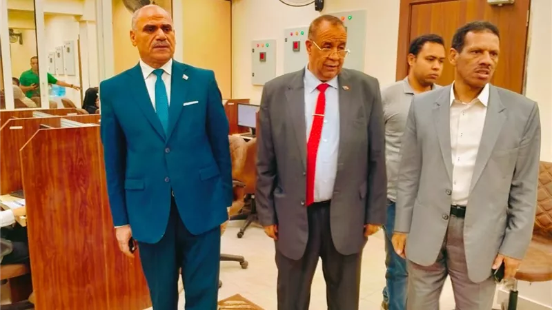 رئيس جامعة الأقصر ونائبه يتفقدان سير أعمال إمتحانات نهاية العام بكلية الحاسبات