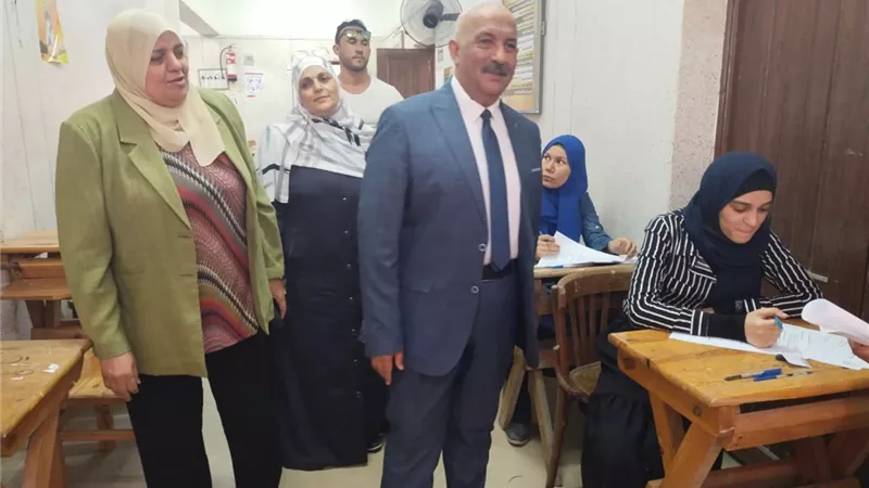 نائب رئيس جامعة الزقازيق يتابع سير امتحانات الفصل الدراسى الثانى بكلية التمريض