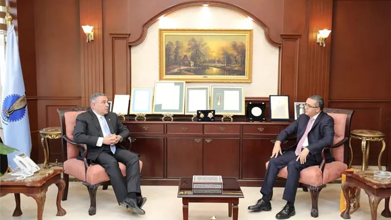 محافظ البحر الاحمر يلتقي السفير الهندي بالقاهرة