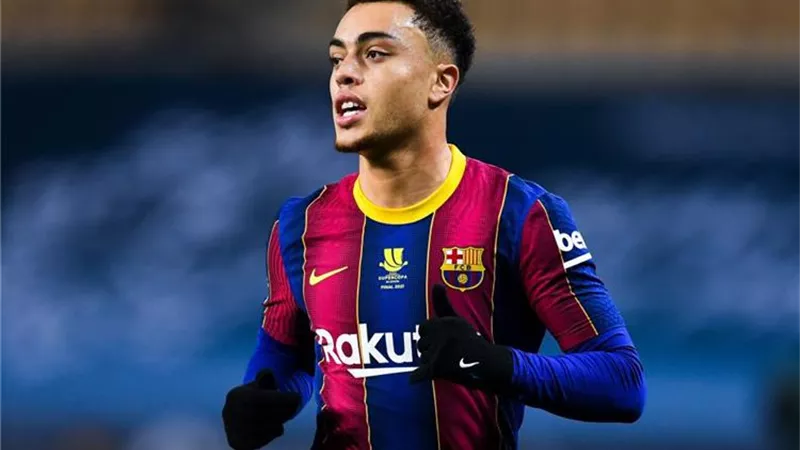 برشلونة يحدد شرطا للموافقة على رحيل ديست
