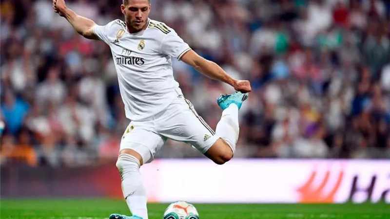 فيورنتينا يبدأ مفاوضاته لضم مهاجم ريال مدريد