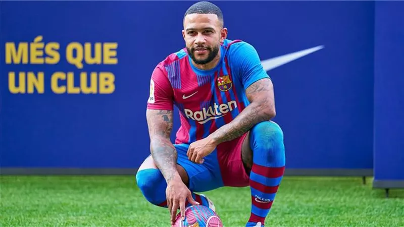 ديباى : لن أغادر برشلونة