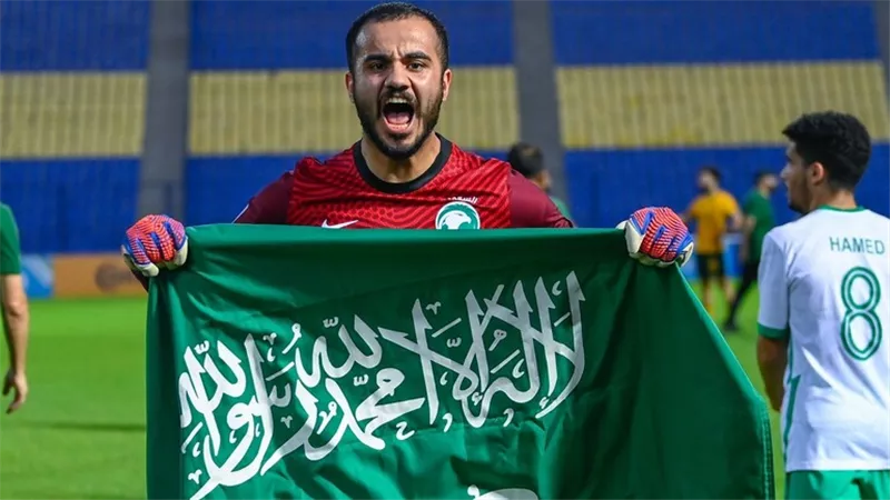 رد فعل والد الحارس الشمري لحظة صد ركلة الجزاء امام استراليا..فيديو