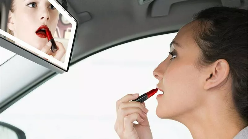 خبراء التجميل يضعون نصائح هامة للحفاظ على الميكب في الصيف.. اكتشفيها معنا