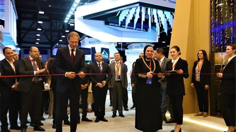 وزيرة التجارة تفتتح الجناح المصرى بمنتدى سانت بطرسبرج الدولى
