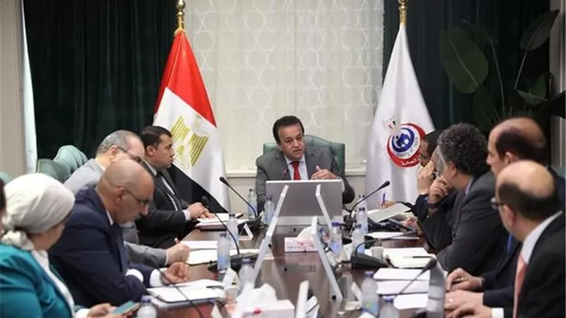 عبد الغفار يوجه بتوفير كافة المستلزمات الطبية لاستمرار العمل في مبادرة 