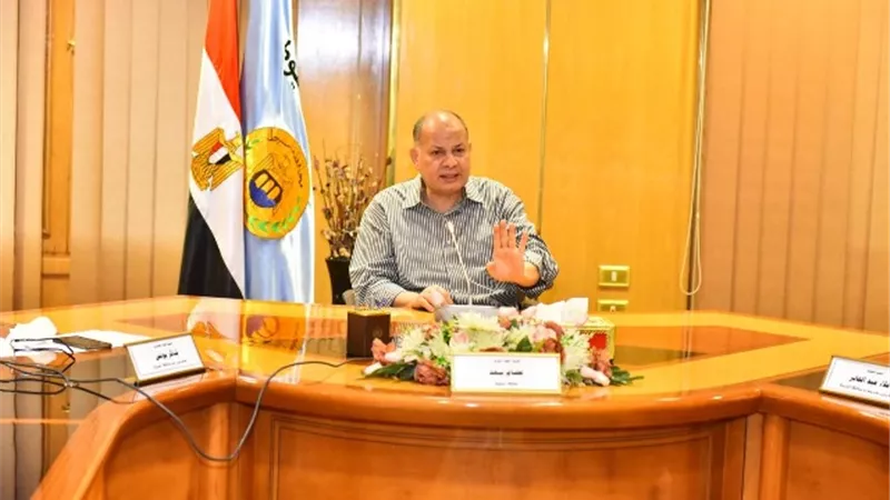 محافظ أسيوط يترأس اجتماع مناقشة سبل تعظيم الاستفادة من الاعلانات والمزادات وتعظيم الايرادات