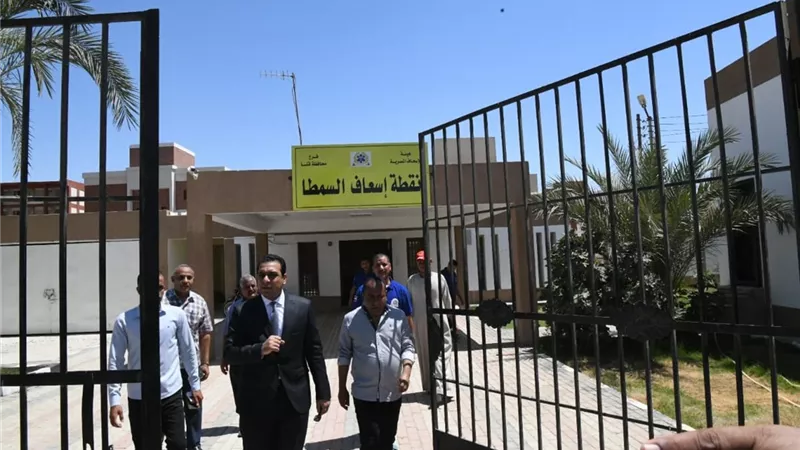 نائب المحافظ يتابع مشروعات حياة كريمة بقرية السمطا بحرى بدشنا