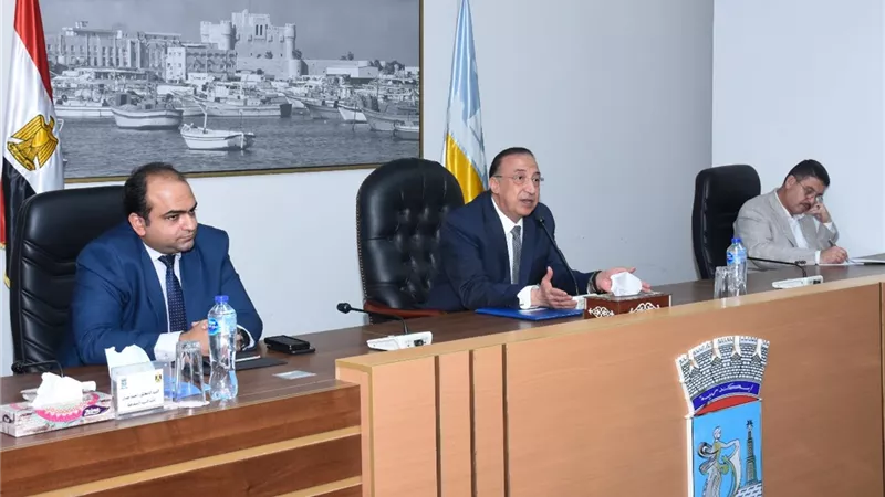 محافظ الاسكندريه: تشكيل لجنة فورية للوقوف على التحديات التي تواجه ملف التربية والتعليم بالإسكندرية