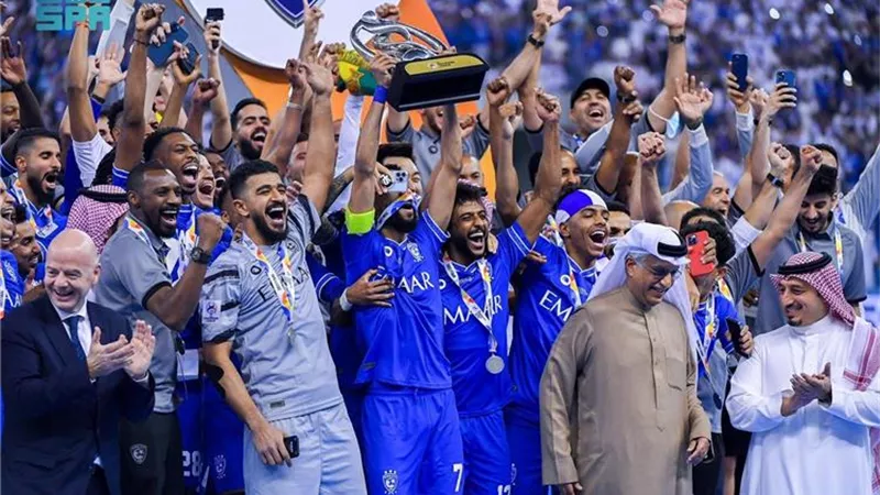 الهلال السعودى يعرض 10 مليون يورو سنويا على نجم وسط مانشستر يونايتد