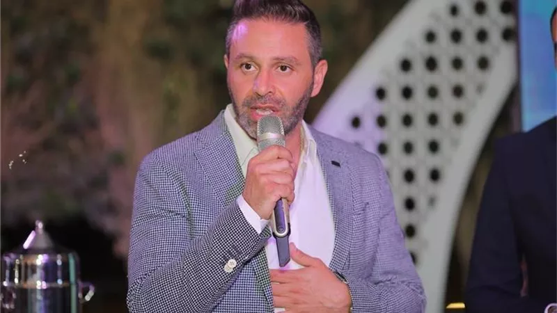 حازم إمام: حاولت التواصل مع إيهاب جلال لابلاغه بفسخ التعاقد وتليفونه مقفول!