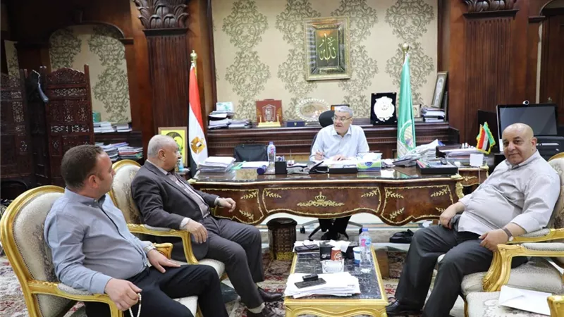 محافظ المنيا يناقش مع النواب عدداً من القضايا الخدمية