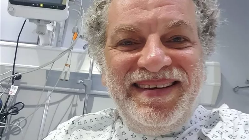 المخرج أشرف فايق يطمأن جمهوره بعد خضوعه لعملية قسطرة فى القلب