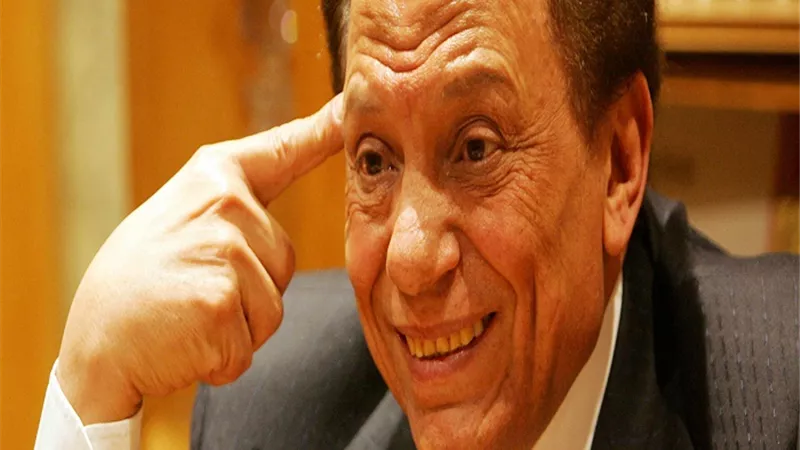 شقيق عادل إمام: الزعيم لو دخل المستشفي العالم كله هيعرف وأحفاده مستائين من الشائعات