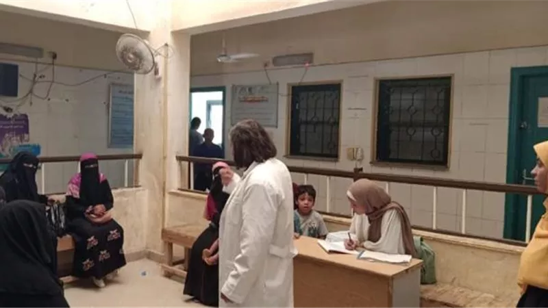 الكشف على 964 مواطن ضمن القوافل الطبية بالقرى الأكثر احتياجا بقوص