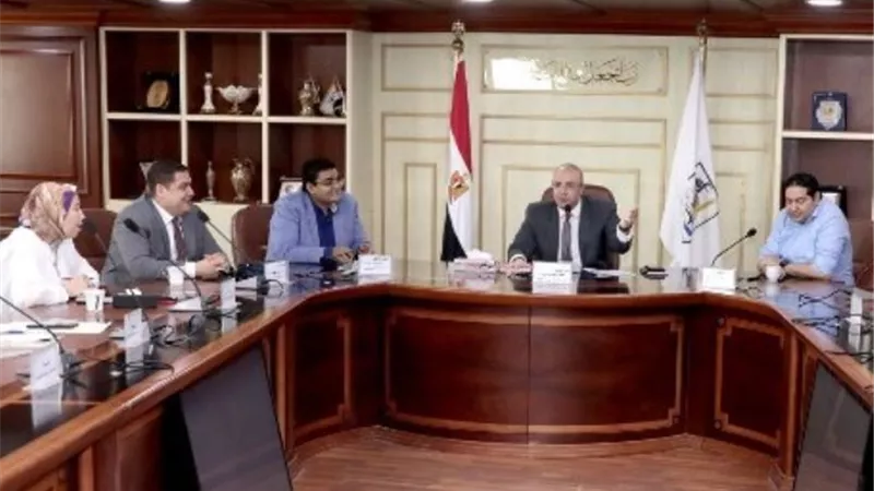 محافظ بنى سويف يلتقى أعضاء مجلس النواب والشيوخ