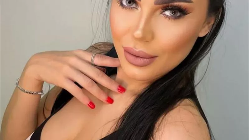 منى ممدوح تلفت الأنظار في أحدث إطلالتها