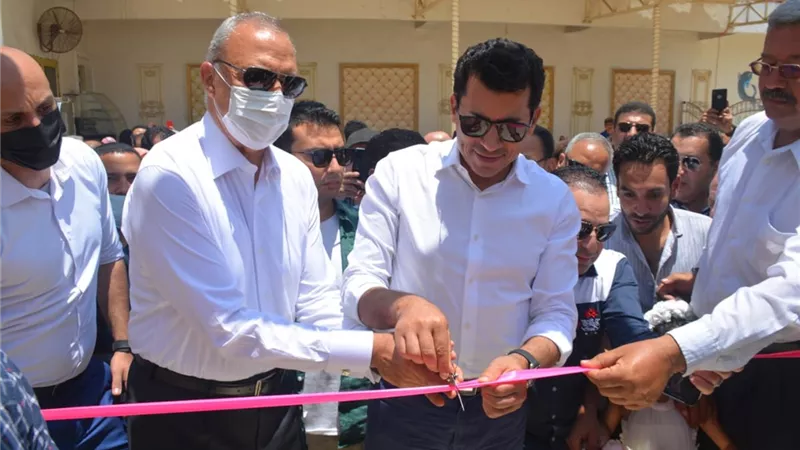 وزير الرياضة ومحافظ القليوبية يفتتحان تطوير مركز شباب قها ويتفقدان سنديون بقليوب
