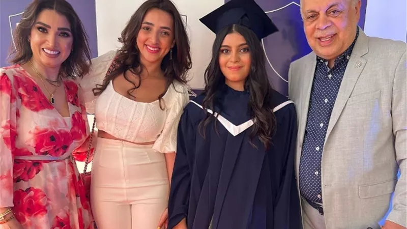 نقيب المهن التمثيلية يحتفل بتخرج ابنته: مبروك علينا..ربنا كرمنا أعظم كرم - صور