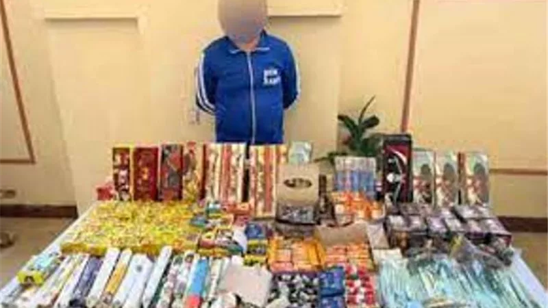 ضبط كمية من المستلزمات الطبية مجهولة والألعاب النارية داخل سيارة بالوادي الجديد